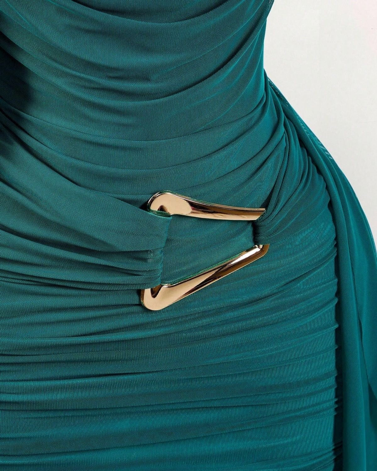 Robe dos nu séduisante et élégante sexy